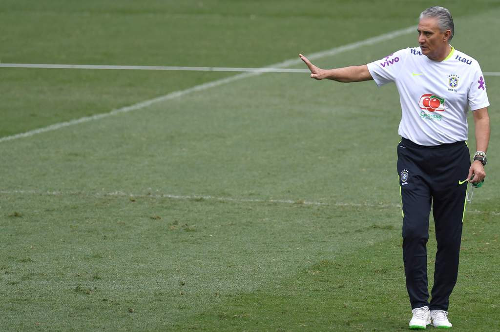 Pelatih Brasil, Tite. (Foto: AFP/Vanderlei Almeida)