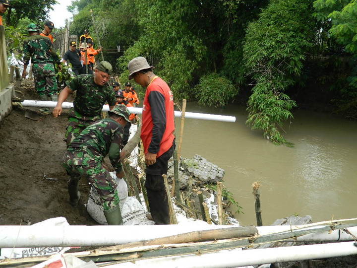 Tanggul Sungai Dengkeng Klaten Jebol Diterjang Banjir