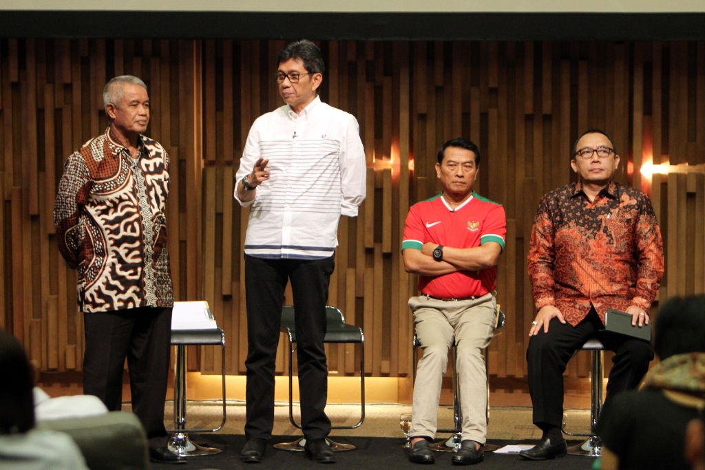 DEBAT CALON KETUM PSSI 2016-2020: ki-ka. Calon Ketua Umum PSSI, Djohar Arifin Husin, Eddy Rumpoko, Mantan Panglima TNI, Jenderal (Purn) Moeldoko, Tonny Apriliani. (Foto: TOPSKOR)