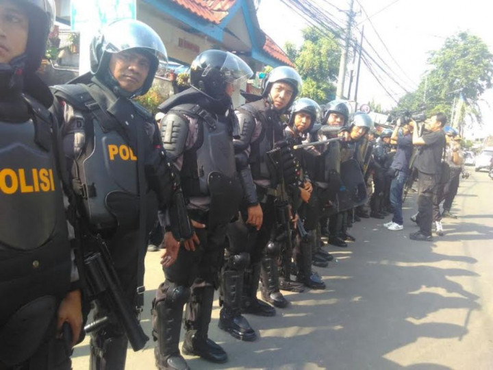 Water Canon & Baraccuda Disiagakan di Lokasi <i>Blusukan</i> Ahok