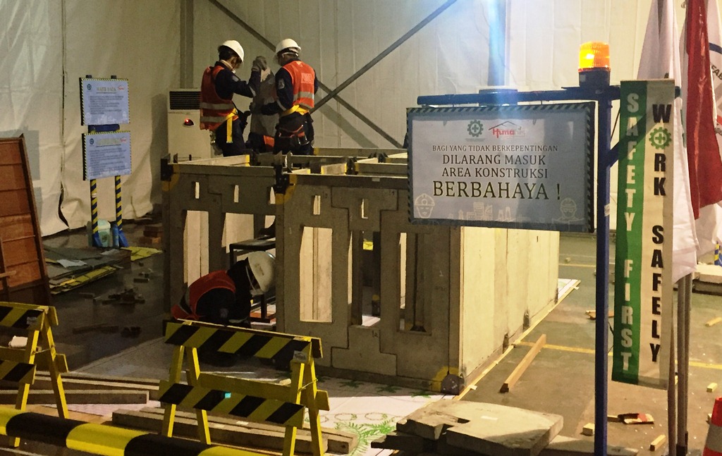 Delapan tim finalis Indocement Awards 2016 berlomba membangun replika rumah fabrikasi (Foto:Metrotvnews.com/Gervin Nathaniel Purba)