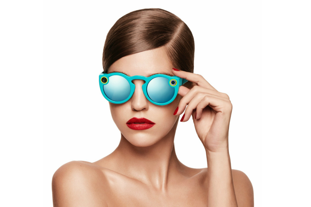 Spectacles yang terjual habis melalui mesin vending di Venice kembali tersedia di eBay dengan harga lebih tinggi.