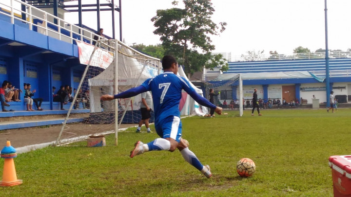 Atep Sesumbar Bisa Lewati Pertahanan Persipura