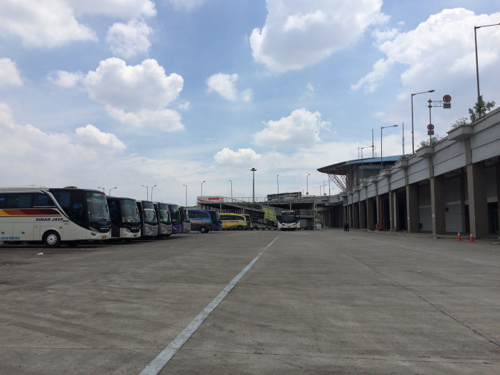 Pengelola Bus di Terminal Pulogebang Bertahan Dalam Kesulitan