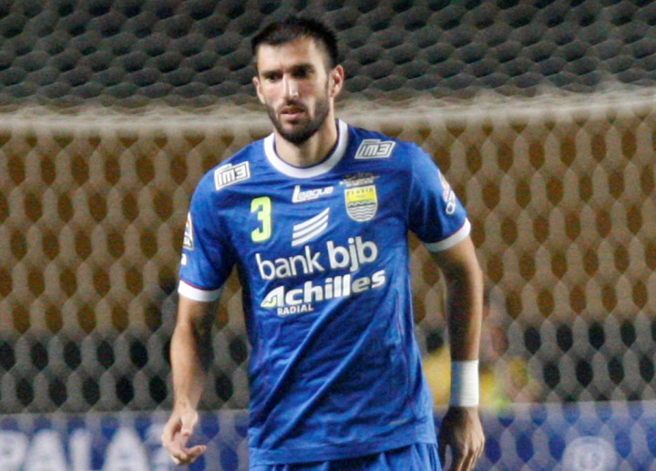 Vujovic Optimistis Jaga Pertahanan Tanpa Kebobolan