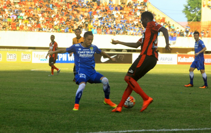 Kim Jeffrey Bawa Persib Unggul Sementara atas Persipura