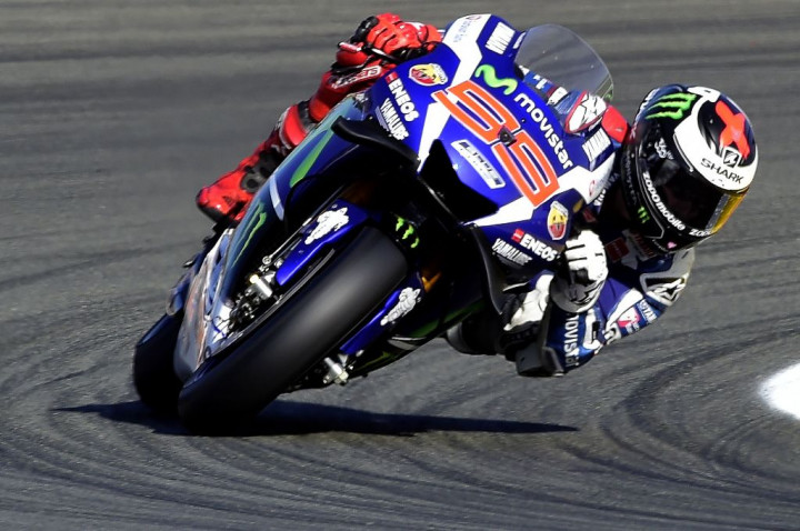 Lorenzo Rebut <i>Pole Position</i> Sambil Pecahkan Rekor