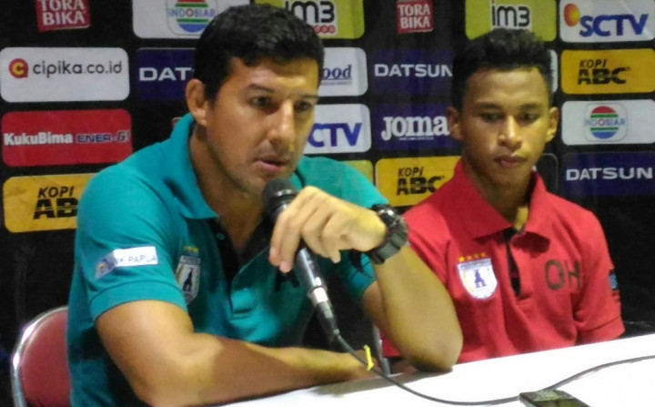 Pelatih Persipura Akui Persib Bermain Lebih Efektif