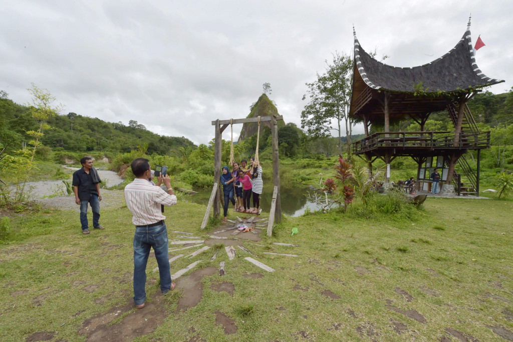 Tengok Wisata Halal di Sumatera Barat