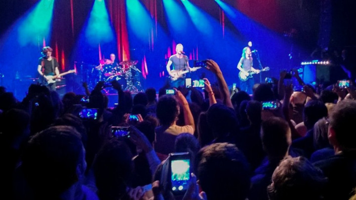 Sting Mengenang Korban Teror Paris di Bataclan