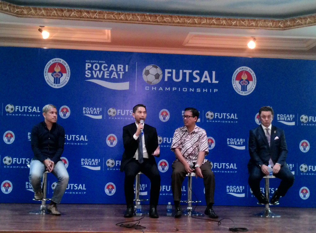 Mantan kapten Timnas Futsal Indonesia, Vennard Hutabarat (kiri) siap mencari bakat-bakat baru futsal Indonesia di ajang PFSC 2016 (Foto: MTVN/Kautsar Halim)