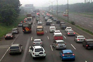 Agar Hindari Tabrakan, Lakukan Hal Ini Sebelum Pindah Jalur