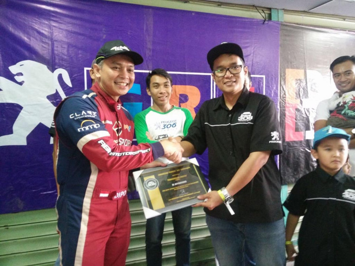 306 Community Berikan Penghargaan kepada Pembalap Peugeot
