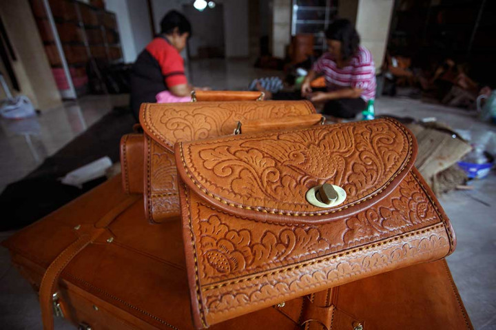 Tas Kulit Asal Manding Diekspor Hingga Amerika
