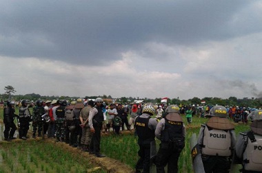 Polisi Tembakkan Gas Air Mata di Kawasan BIJB Kertajati