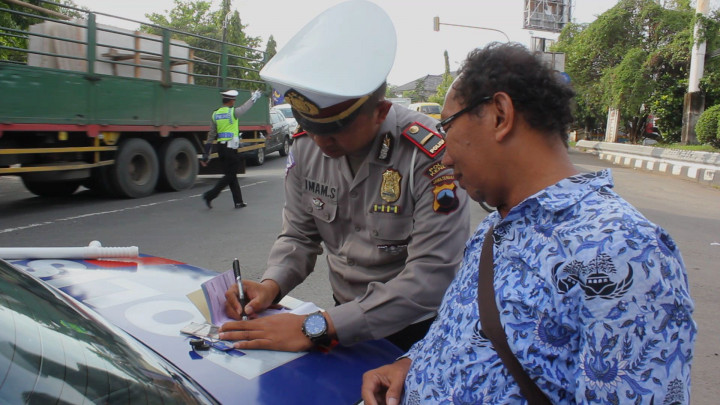 Kendaraan Dinas pun Kena Tilang