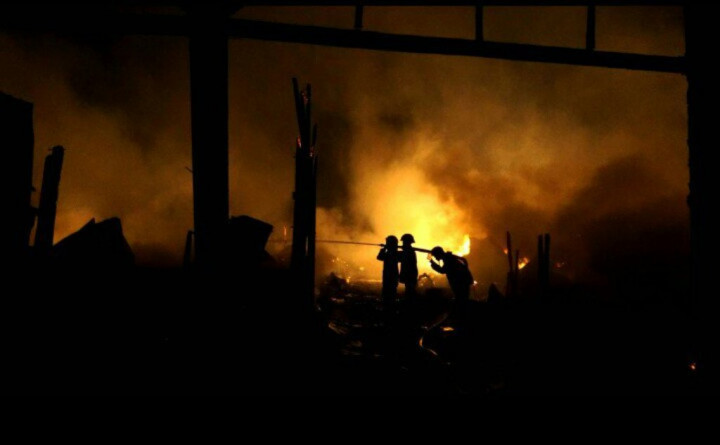 Pasar Waru Terbakar, Ratusan Kios Hangus Dilalap Sang Jago Merah