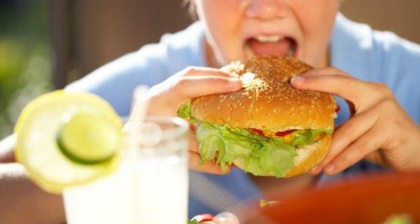 Konsumsi Makanan Tinggi Lemak Tingkatkan Risiko Alzheimer saat Dewasa