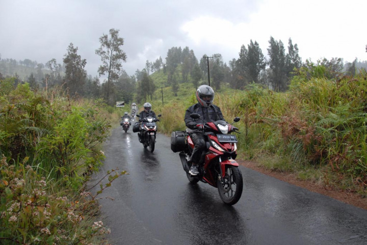 Pembuktian Supra GTR Lewati Jalur Pegunungan Kawah Ijen