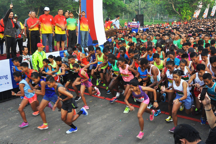Menpora Lepas Peserta Borobudur Marathon 2016