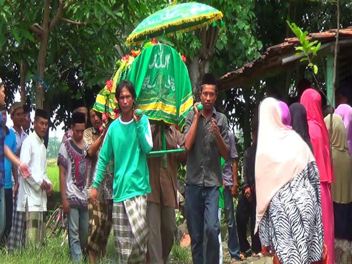 Pasangan Remaja Tewas Tenggak Miras Oplosan