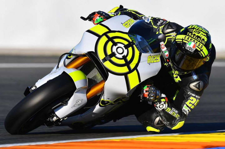 Cepat Menikung, Kuncian Iannone di Suzuki