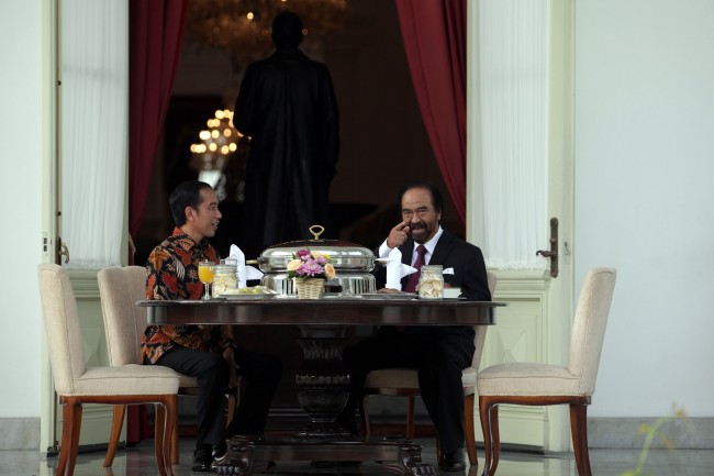 Jokowi Invites Surya Paloh to Palace