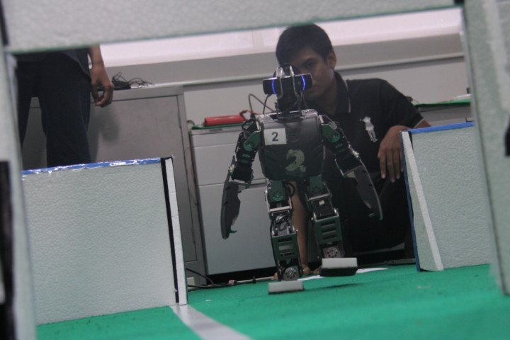 ITS Kirim Dua Robot di Ajang Nasional dan Dunia