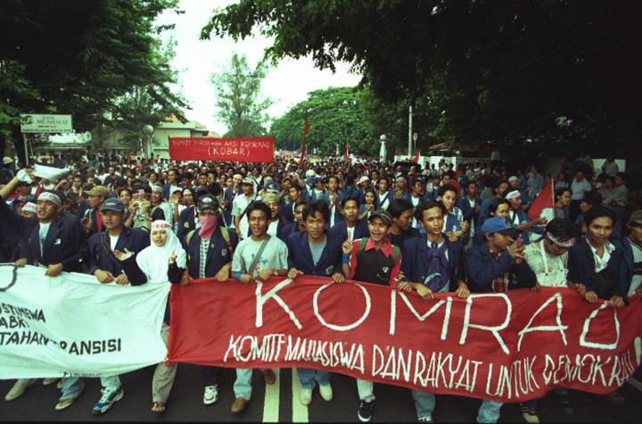 Menyaksikan Tragedi, Melahirkan Reformasi