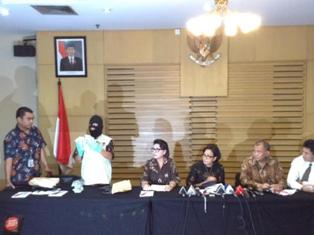 Dua Tersangka terkait Suap Pejabat Ditjen Pajak Ditahan 