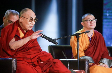 Dalai Lama Tidak Khawatir Trump Jadi Presiden AS