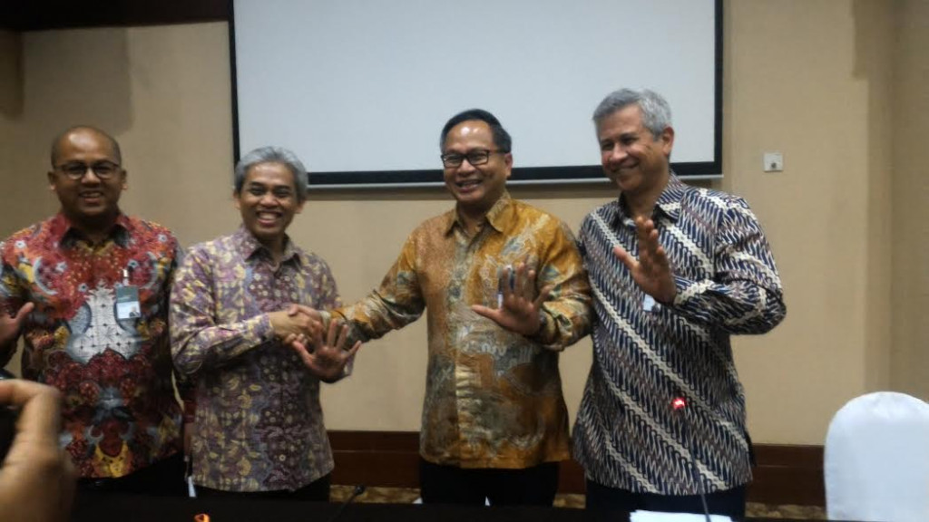 PT Bank Mandiri (Persero) Tbk menyuntikan dana sebesar Rp500 miliar kepada anak usaha, Bank Syariah Mandiri (BSM). MTVN/Eko Nordiansyah.