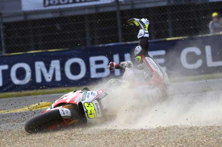 Crutchlow, Pembalap Terbanyak Mengalami Kecelakaan