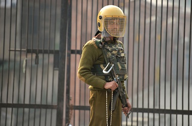 Bus Ditembaki di Zona Konflik Kashmir, Sembilan Orang Tewas