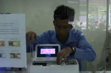 Warga Pangkalpinang Tukarkan Uang Lusuh ke Bank