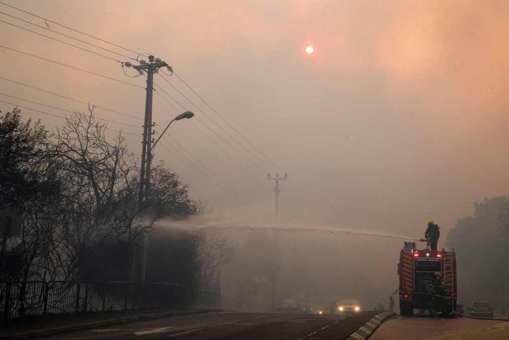 Kebakaran yang terjadi di Israel (Foto: AFP).