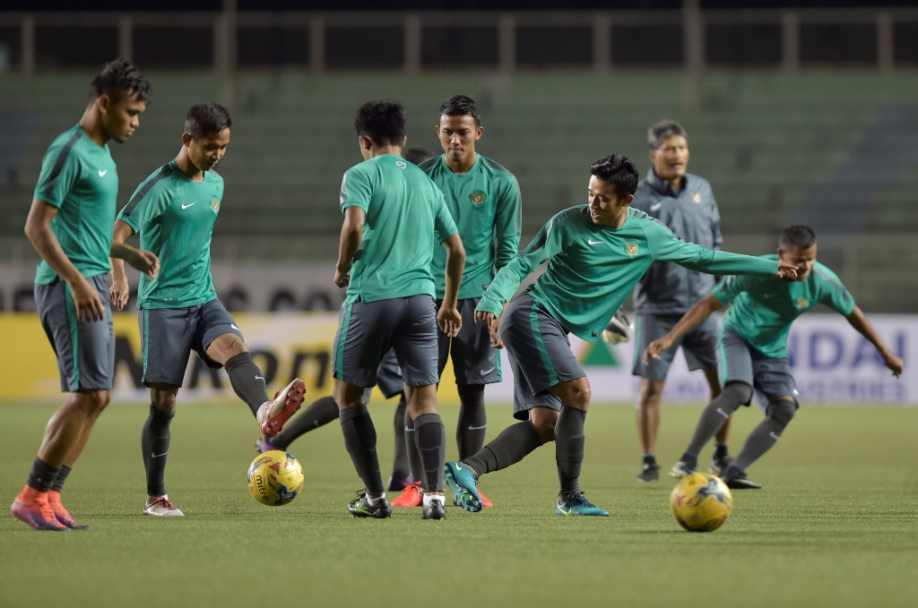Timnas Indonesia saat uji coba lapangan Stadion Rizal Memorium (Foto: ANTARA FOTO/WAHYU PUTRO A)