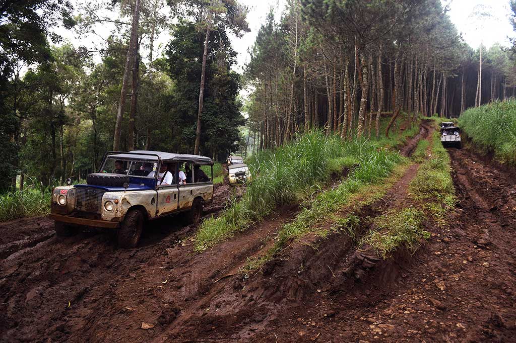 Serunya Wisata Offroad di Gunung Putri Lembang