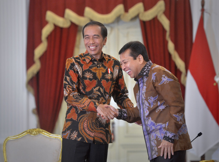 Akbar Tanjung Ingin Novanto Fokus Urus Golkar