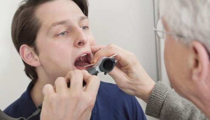 Oral Seks Bisa Sebabkan Kanker Mulut? Cek Tanda-tandanya