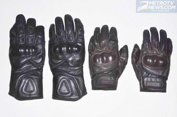 Benda Ini 'Haram' Digunakan saat Mencuci Sarung Tangan Kulit