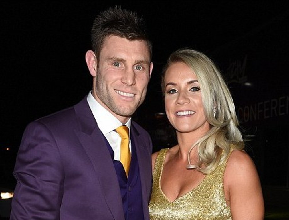 Kebersamaan James Milner bersama Amy Fletcher. (Foto: dailymail)