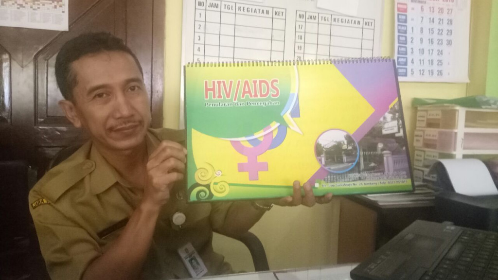 Sekretaris Komisi Penanggulangan Komisi Penanggulangan AIDS (KPA) Kabupaten Jombang, Mulya. (Metrotvnews.com/Nurul Hidayat)