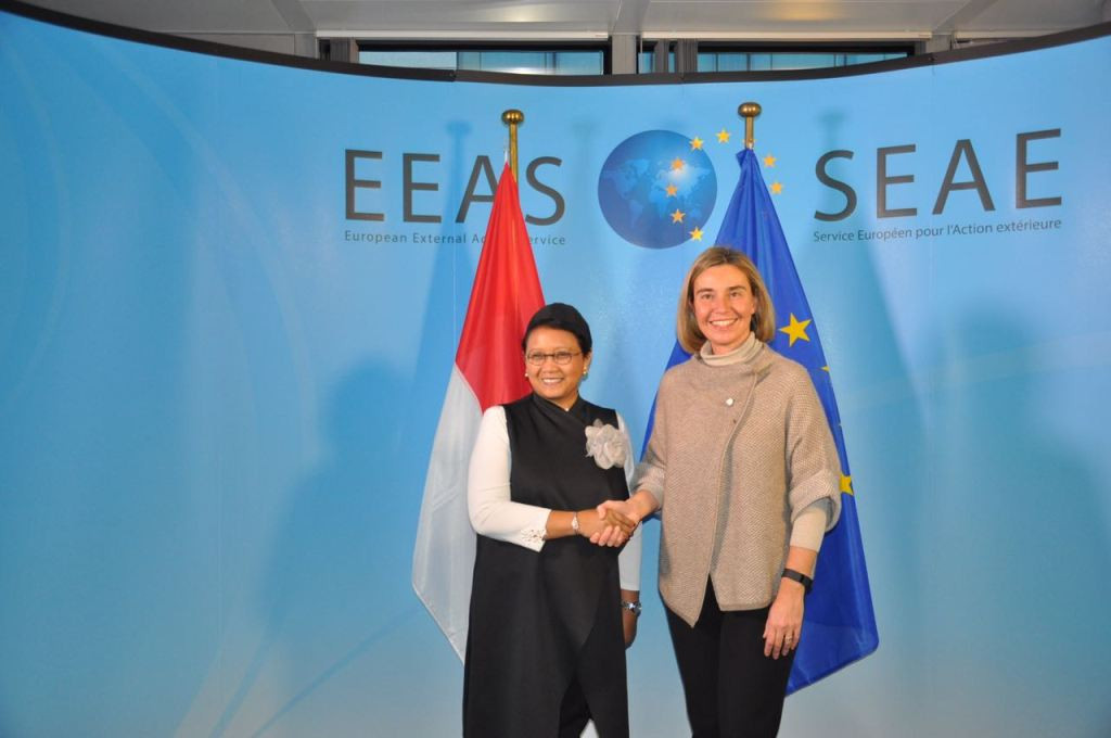 Menlu Retno Marsudi dan Perwakilan Tinggi UE untuk urusan Luar Negeri Federica Mogherini (Foto: Dok. Kemenlu RI).