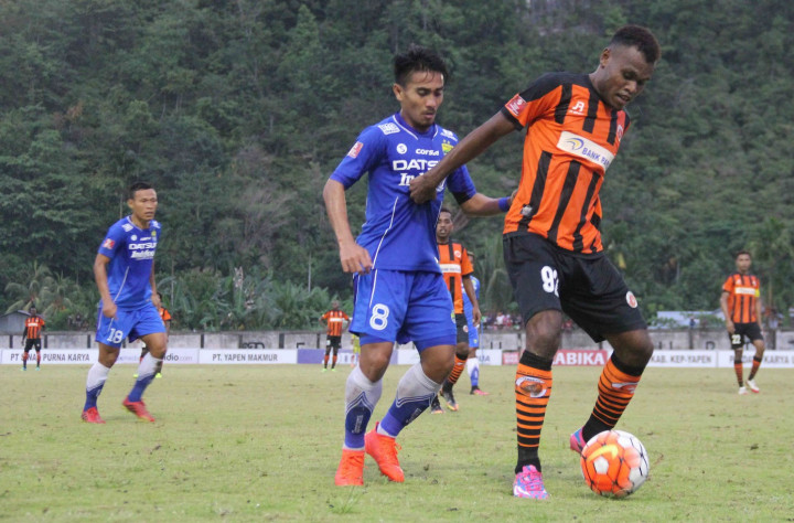 Dua Gol Persib Bungkam Perseru di Babak Pertama