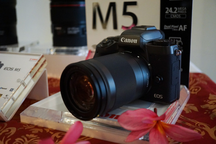 Kamera Mirrorless Canon EOS M5 Tiba di Indonesia, Harganya?