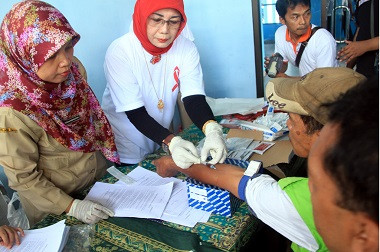 Homoseksual Rentan Tertular HIV/AIDS