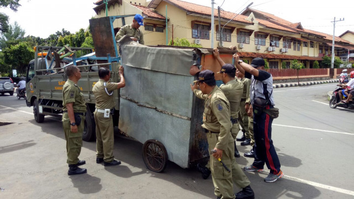 Lapak Raino Dibongkar Setelah 15 Tahun Jual Oplosan