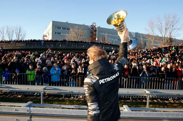 Rosberg Rayakan Kemenangan di Pabrik Mercedes-Benz