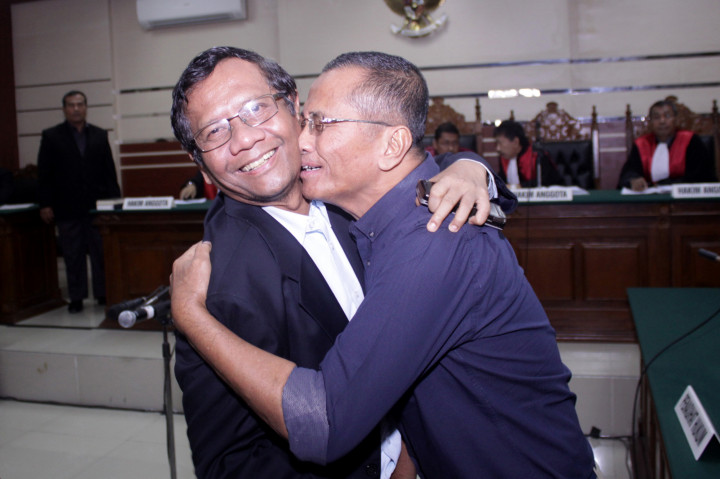 Sidang Perdana, Mahfud MD Beri Dukungan untuk Dahlan Iskan